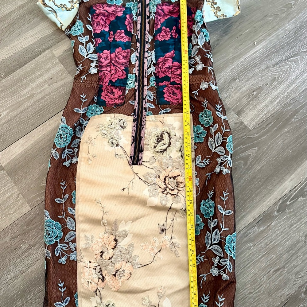 Byron Lars Beguile Brocade Sheath Dress size 2P petite short sleeved embroidered - Picture 3 of 14